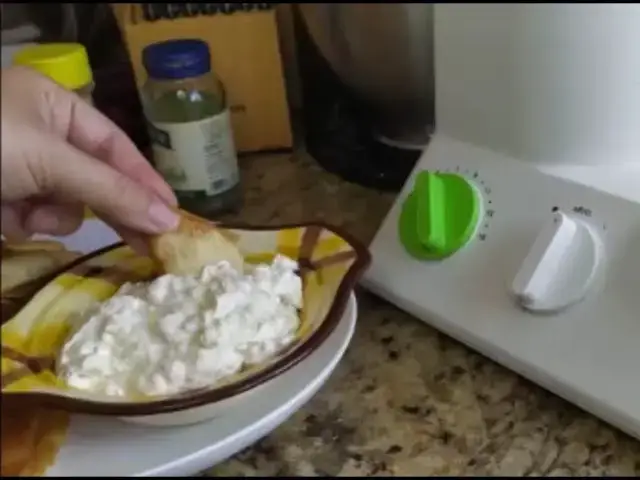 'Video thumbnail for How to Make Clam Dip in a Braun Food Processor'
