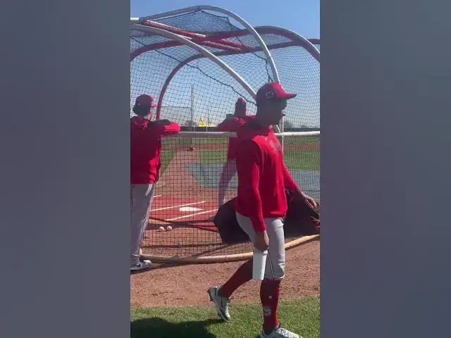'Video thumbnail for Elly De La Cruz Takes Batting Practice with Cincinnati Reds! (2025 MLB Spring Training)'