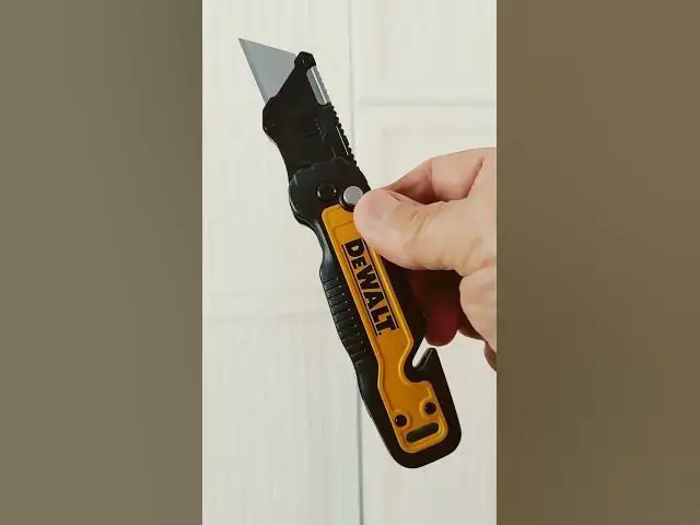 'Video thumbnail for DeWALT Push & Flip Knives'