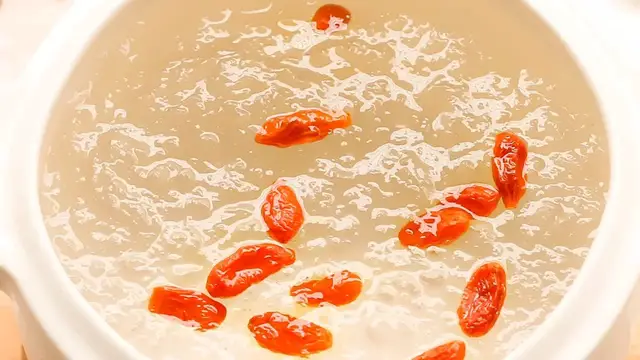 'Video thumbnail for Snow Swallow With Rock Sugar: The Best Chinese Dessert You Should Try'