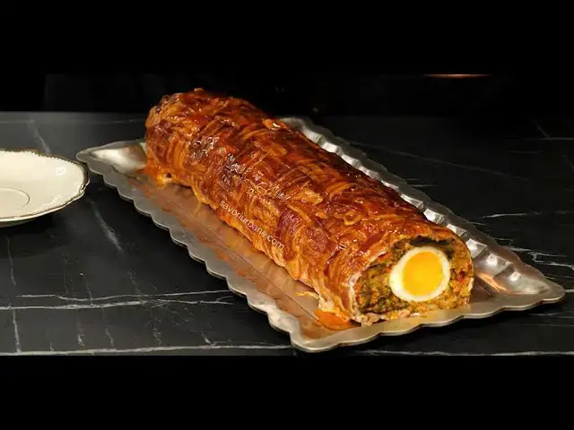 'Video thumbnail for Drob de porc sau pui învelit în bacon împletit - chiftea festivă tip ruladă, la cuptor Savori Urbane'