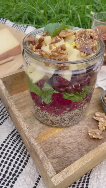'Video thumbnail for Schweizer Salat: Sommersalat mit Quinoa und Appenzeller Käse'