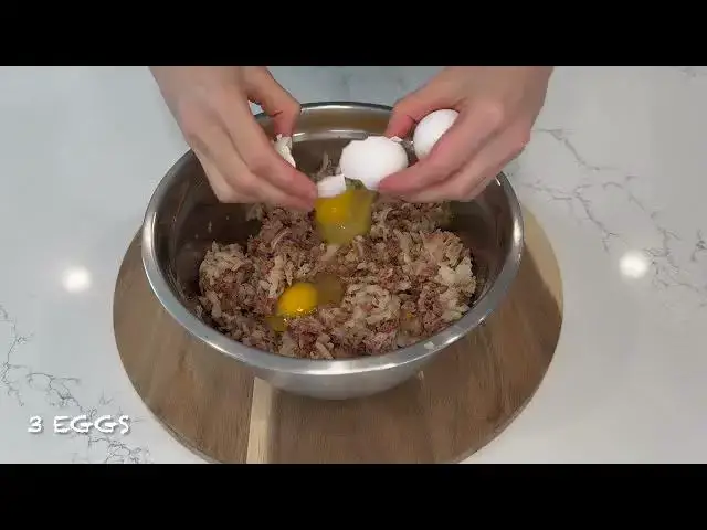 'Video thumbnail for Easy Homemade Meat Patties  Juicy and Delicious 720P HD'