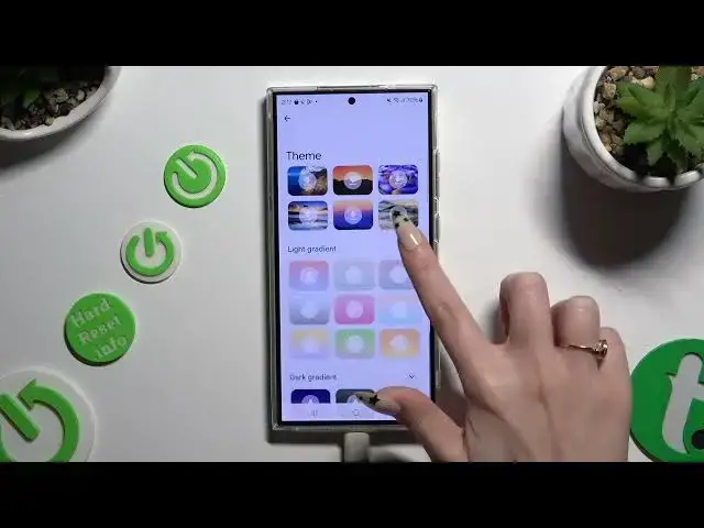 'Video thumbnail for How to Customize the Gboard Keyboard Theme on SAMSUNG Galaxy S24 Ultra'