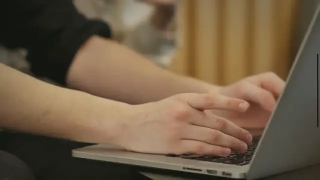 'Video thumbnail for Major Online Publisher Cuts Automatic Posting to Twitter'