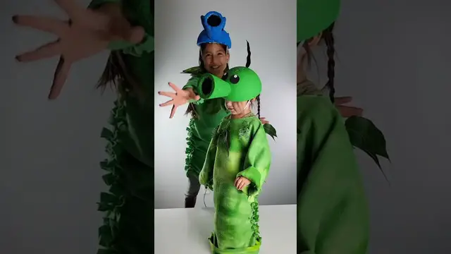 'Video thumbnail for Easy No-Sew PLANTS VS ZOMBIES Halloween Costume #diy #Halloween #pvz #plantsvszombies'