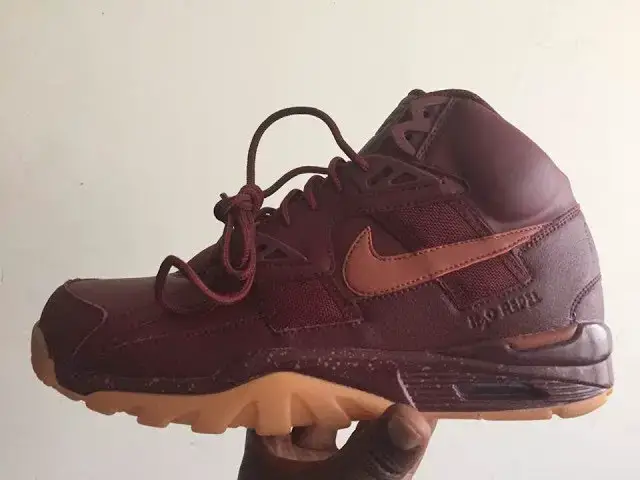 'Video thumbnail for Flash Look At The Bo Jackson  Nike Air Trainer SC High Winter Edition'