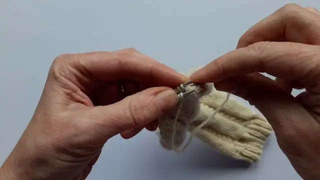 'Video thumbnail for Easy Cable Socks - Kitchener stitch'