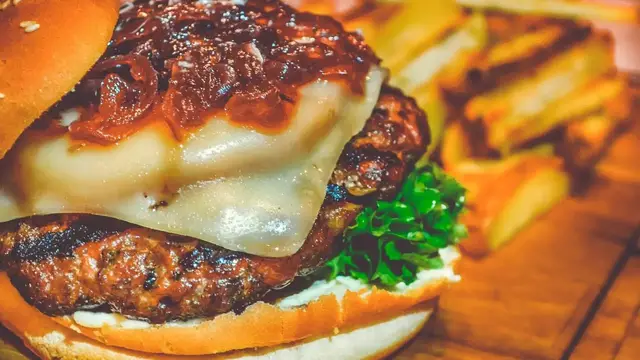 'Video thumbnail for How To Make A Perfect Burger'