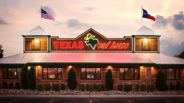 'Video thumbnail for We Finally Know Why These Texas Roadhouse Foods Taste So Good'