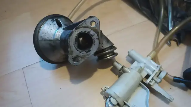 'Video thumbnail for 2002 Citroen C3 EGR testing -vacuum test-'