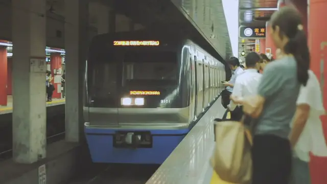 'Video thumbnail for Subway train arriving at Tokyo station.'