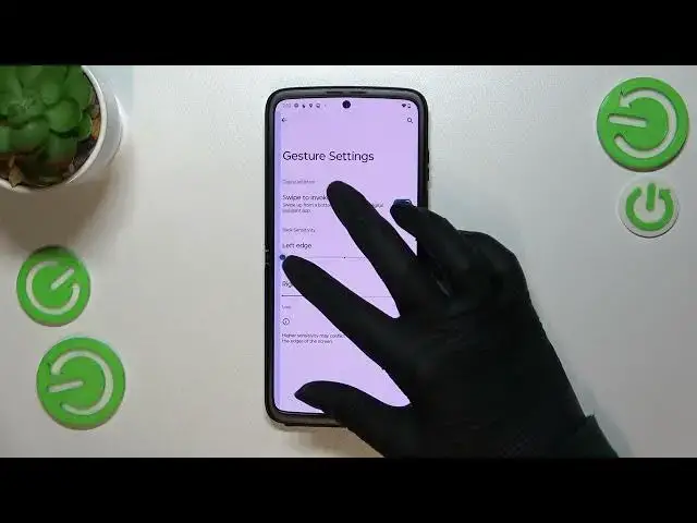 'Video thumbnail for How to Set Gestures Navigation on Motorola Razr 2022'
