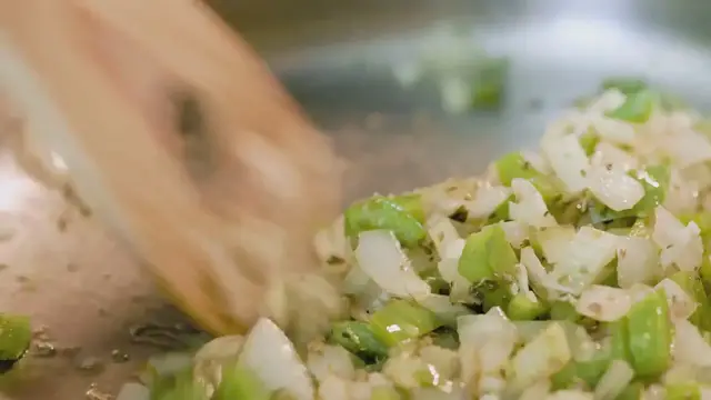 'Video thumbnail for How to Make Classic Chili: The Perfect Cold-Weather Meal'