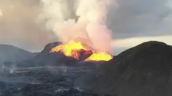 'Video thumbnail for Iceland eruption May-June 2021 - lava fountains (2)'