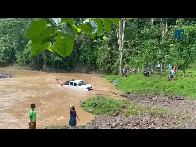 'Video thumbnail for Cruce de vehículo en río Ubú en Río Blanco, Matagalpa'