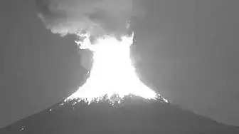 'Video thumbnail for Eruption of Popocatépetl volcano 18 April 2016'