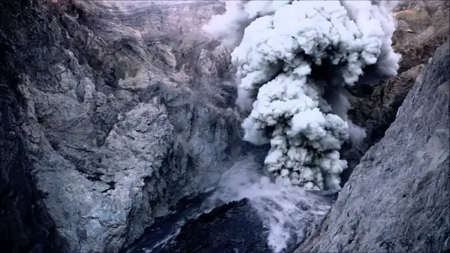 'Video thumbnail for Typical volcanic eruption from Batu Tara volcano, Indonesia'