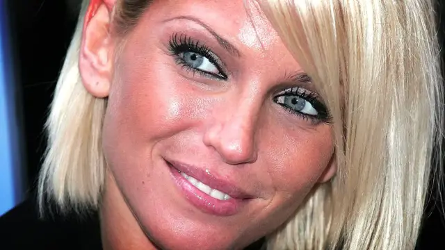 'Video thumbnail for Celebs Who Sadly Passed Away From Cancer Before Age 50'