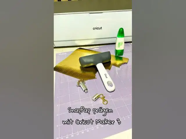 'Video thumbnail for SnapPap prägen mit Cricut Maker 3 ⚜️Goldfarbenen Anhänger plotten #springonshorts #plotter'