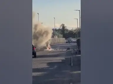 'Video thumbnail for Lorry transporting hens catches fire in Moy'