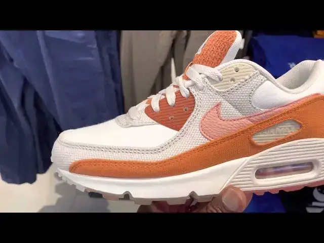 'Video thumbnail for Quick Look At The Nike Air Max 90 Sun Club'