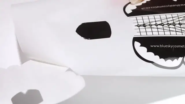 'Video thumbnail for Trying Builder Gel in a Bottle for the first time + Minimal Wavy Nail Art (720p 24fps)'