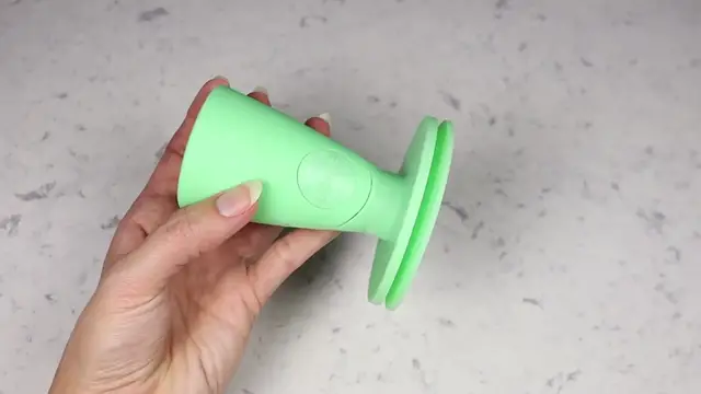 'Video thumbnail for Tweexy Hinge Nail Polish Holder Review and Demo (720p 30fps)'