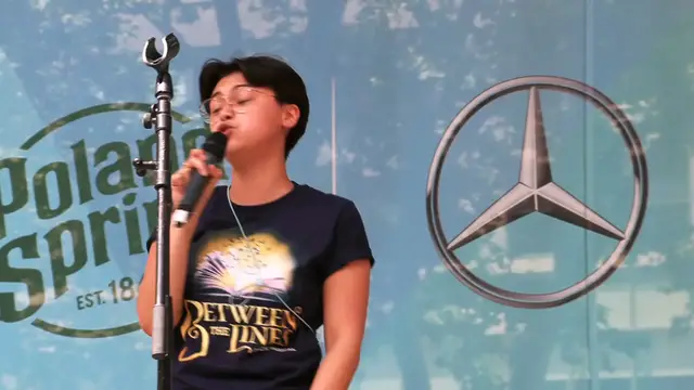 'Video thumbnail for Watch HADESTOWN, DEAR EVAN HANSEN & More Perform at Broadway in Bryant Park'