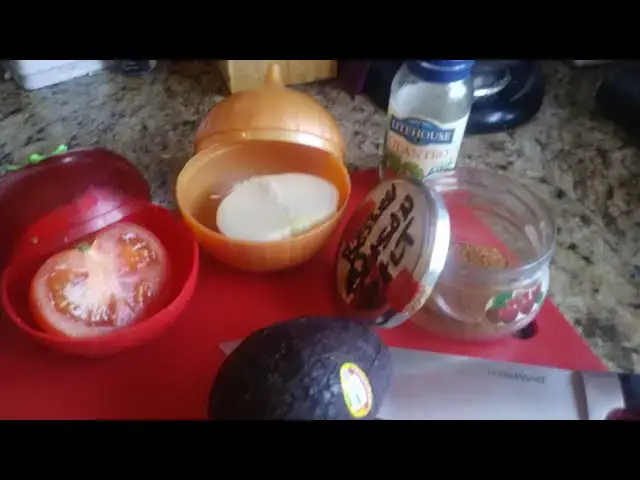 'Video thumbnail for How to Safely Work with Avocados'