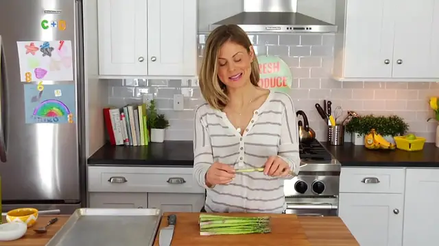 'Video thumbnail for How To Make Perfectly Roasted Asparagus (720p 30fps)'