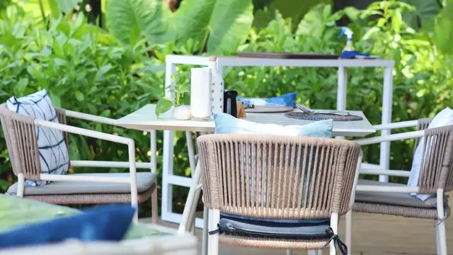 'Video thumbnail for 5 Stunning Small Backyard Patio Decor Ideas'