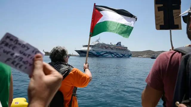 'Video thumbnail for Greek island residents stop Israeli cruise ship docking'