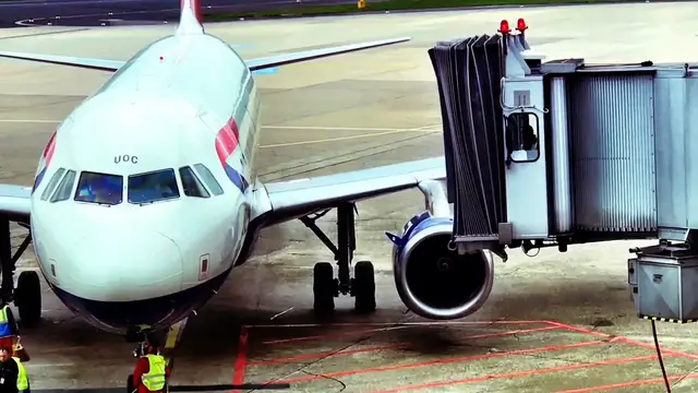 'Video thumbnail for British Airways Euro Traveller: Dusseldorf - London Heathrow, Airbus A319'