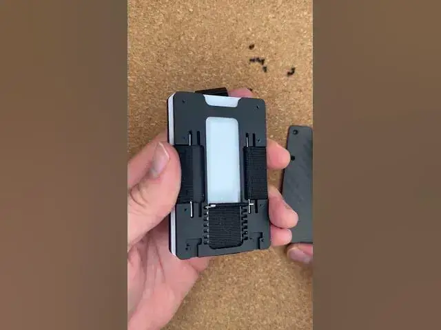 'Video thumbnail for Aviator Slide One: How to adjust the strap? #minimalistwallet #minimalist #menswallet'