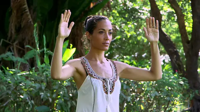 'Video thumbnail for Stretching - Mobilise the arms'