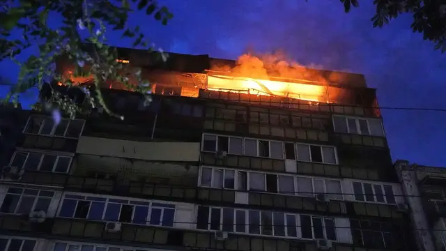 'Video thumbnail for Russia fired large barrage of drones and missiles on Ukraine's Kyiv, killing two people'