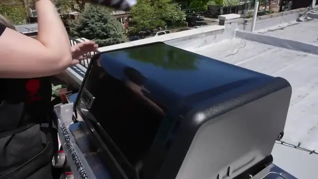 'Video thumbnail for Weber Spirit | 4-Burner Grill Tested | Review'