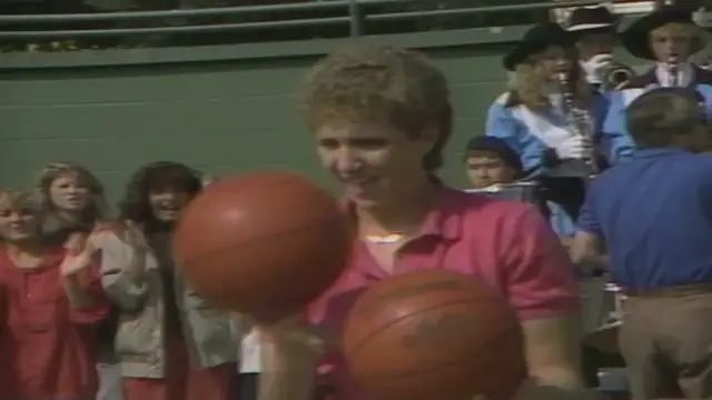 'Video thumbnail for Bob Uecker introduces Sandy "Spin" Slade for Episode 11 of The Wacky World of Sports'