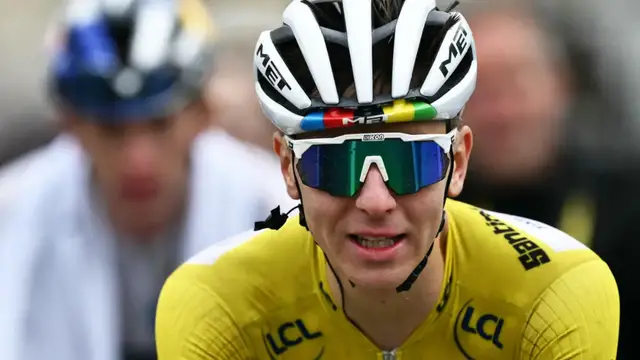 'Video thumbnail for Pogacar leads peloton into Paris for Tour de France final stage'