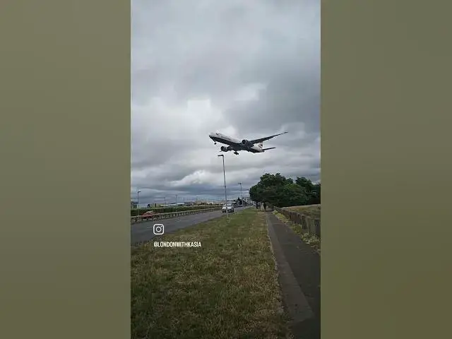 'Video thumbnail for A British Airways plane in slow motion landing at Heathrow airport #london #Heathrow #planespotting'