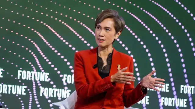 'Video thumbnail for Singapore is upskilling 15,000 lawyers, doctors, and accountants in AI'