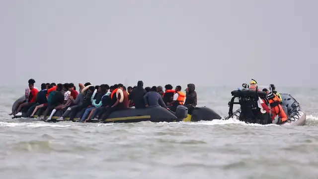'Video thumbnail for UK and France agree on need for new migration boat crossing ‘deterrent’'