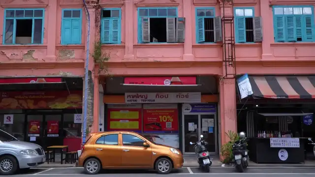 'Video thumbnail for Thailand's Fried Chicken Capital (KFC Has NO Chance!)  Thai STREET FOOD in Hat Yai!'