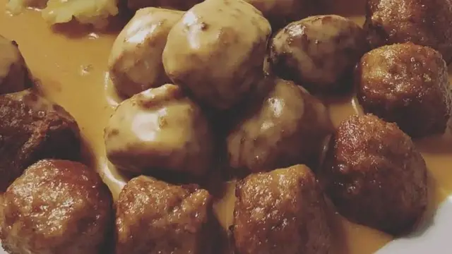 'Video thumbnail for This Is Why IKEA's Meatballs Are So Delicious'