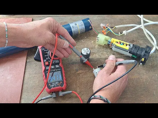 'Video thumbnail for Réparation volet roulant | Test avec condensateur 3,5μF neuf - Identification de la panne ! Partie 2'