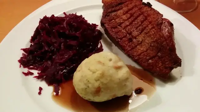 'Video thumbnail for Entenbrust - ganz einfach zubereitet - Fast Low Carb'