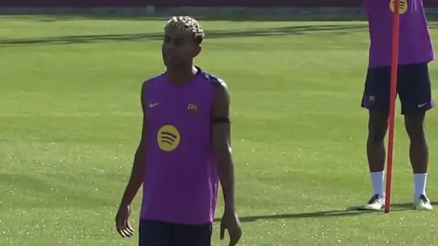 'Video thumbnail for Barcelona's new No.10, Lamine Yamal, takes part in open training'