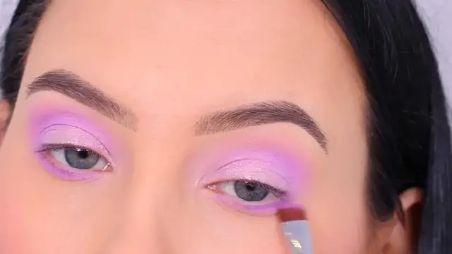 'Video thumbnail for EASY Lilac Eye Makeup Tutorial using only TWO eyeshadows!'
