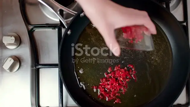 'Video thumbnail for invideo-ai-1080 Pasta Dulce con Salchicha al Ajo_ ¡Sabor 2025-06-24'